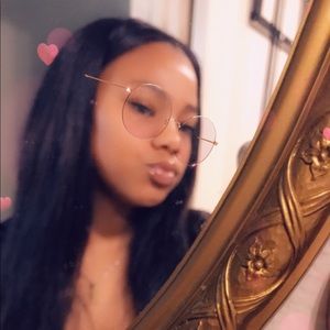 Meet your Posher, Kenesha